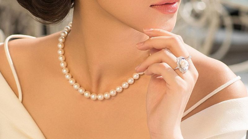 Đeo trang sức ngọc trai cuối cùng là cách sử dụng để luôn bền đẹp