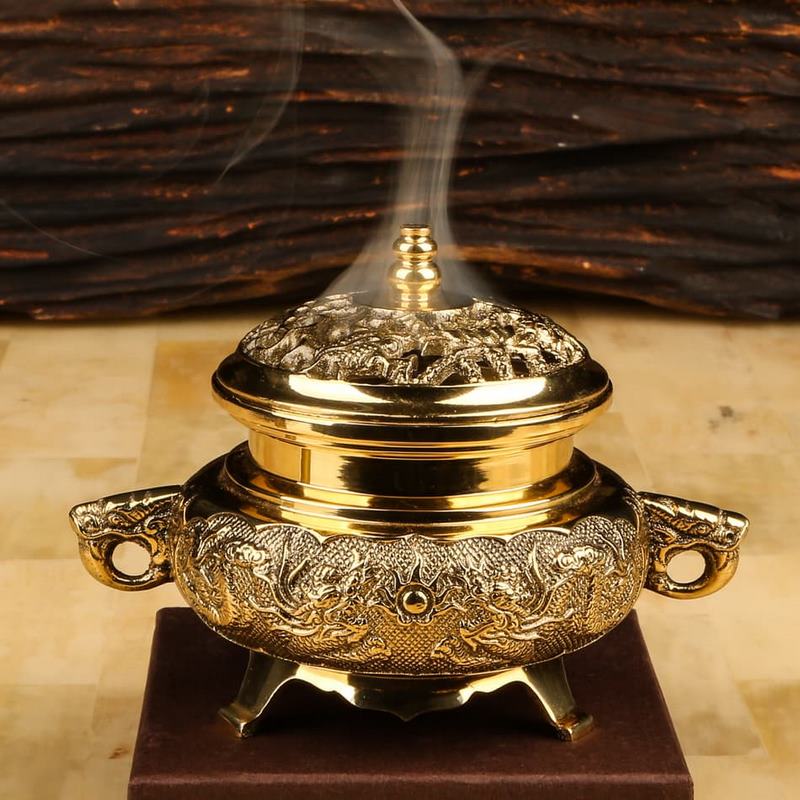 Có nên sử dụng lư đốt trầm trên bàn thờ gia đình?