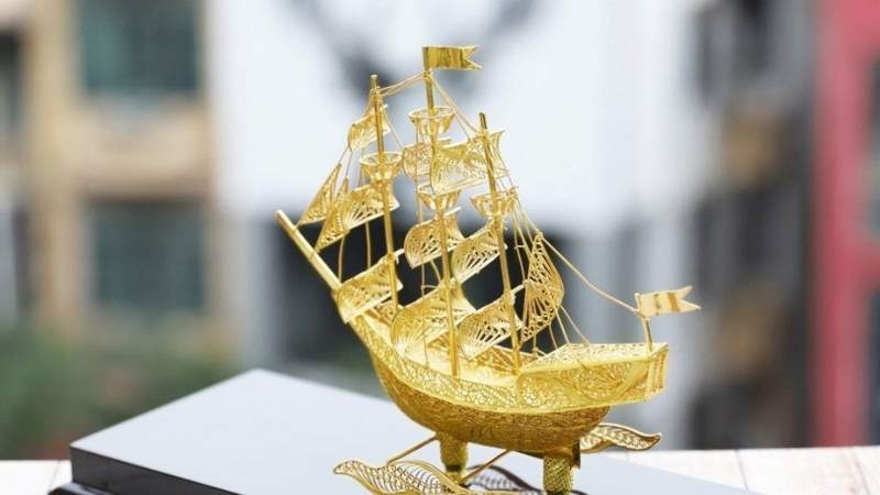 Hướng đặt mũi thuyền vào bên trong