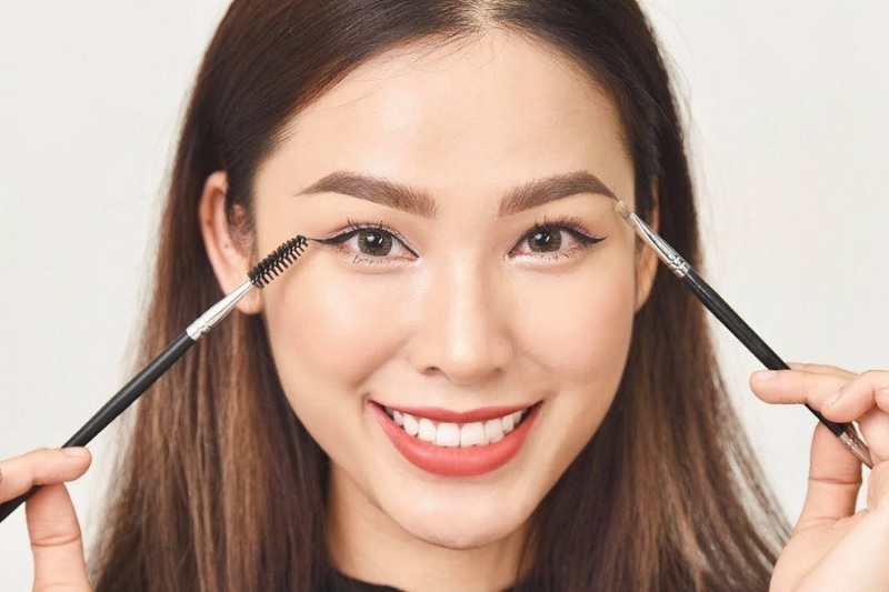 Một đôi lông mày đẹp và phù hợp có thể làm tăng sự tự tin của bạn trong giao tiếp