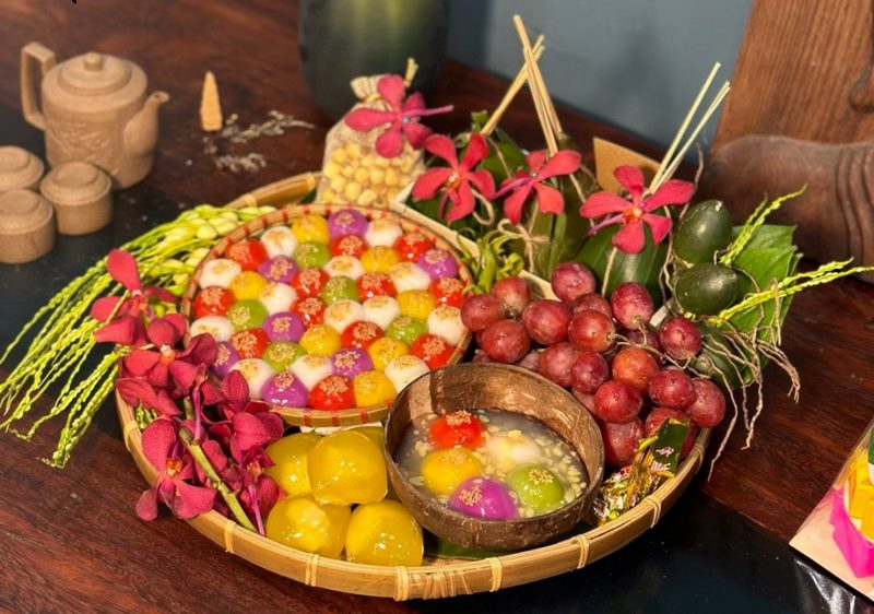 Mâm cúng với bánh trôi đặc trưng không thể thiếu