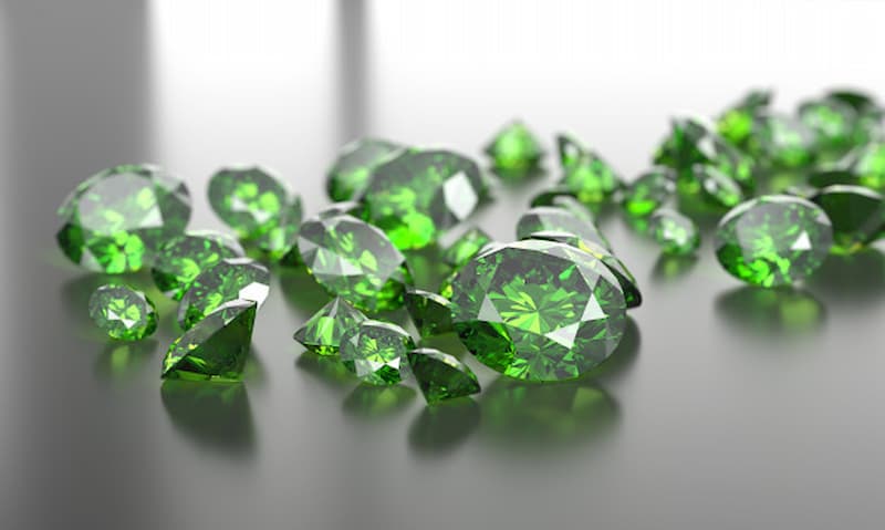 Peridot có màu xanh lá tượng trưng cho sự sống