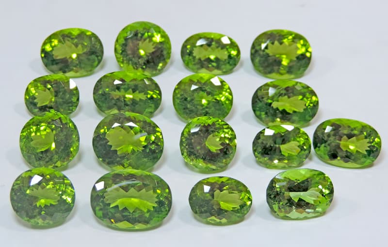 Đeo mặt đá Peridot có nhiều ý nghĩa phong thủy