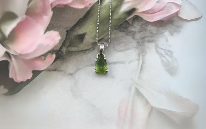 Mặt dây chuyền Peridot tại Hadosa có độ tinh khiết cao