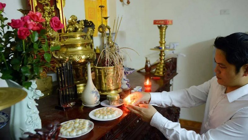 Nên thực hiện lễ cúng vào trước 19h tối