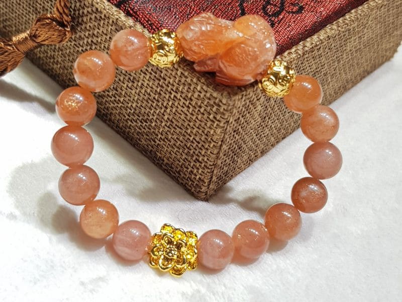 Người thuộc mệnh Kim, Mộc và Thủy nên tránh sử dụng đá Sunstone