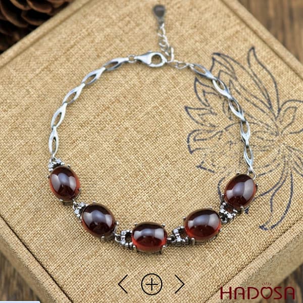 Độ cứng của đá Garnet tự nhiên cao 6-7.5 Mohs