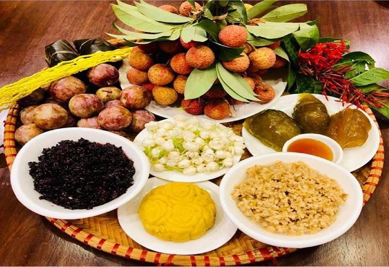 Mâm cúng tết Đoan Ngọ ở Miền Bắc với món bánh tro đặc trưng