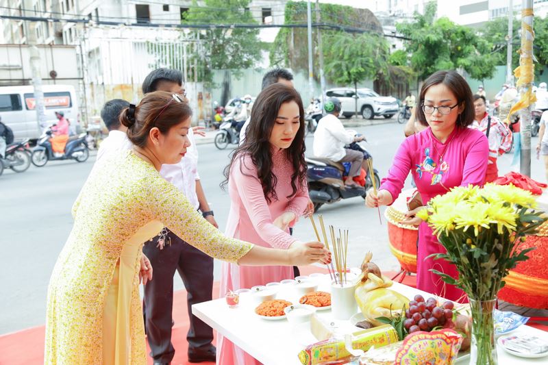 Tham khảo văn cúng khai trương đầu năm mới