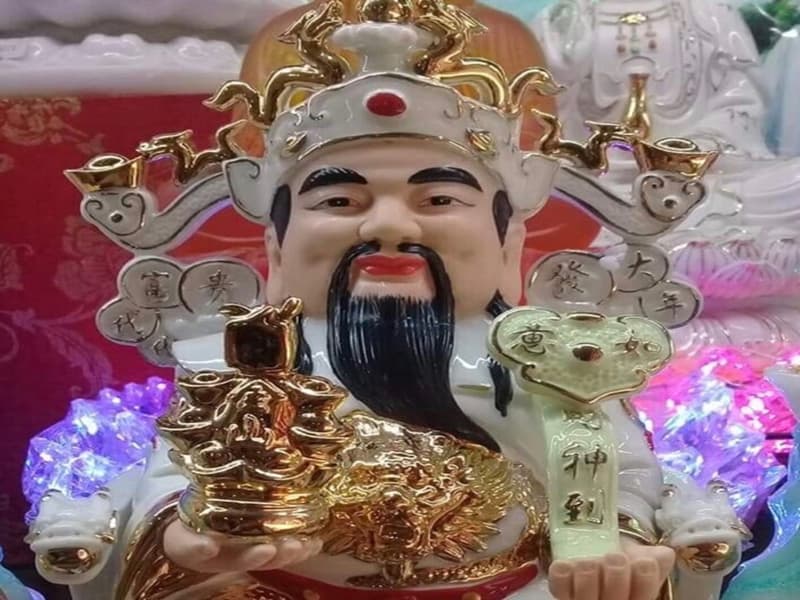Bàn thờ Thần Tài thường được coi là biểu tượng của sự thịnh vượng