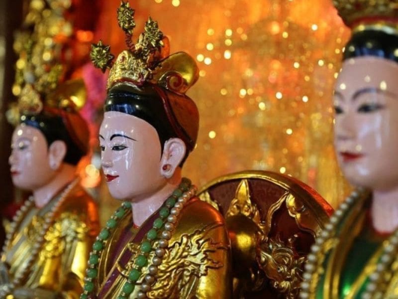 Toàn bộ bài mẫu văn khấn Tam Tòa Thánh Mẫu 