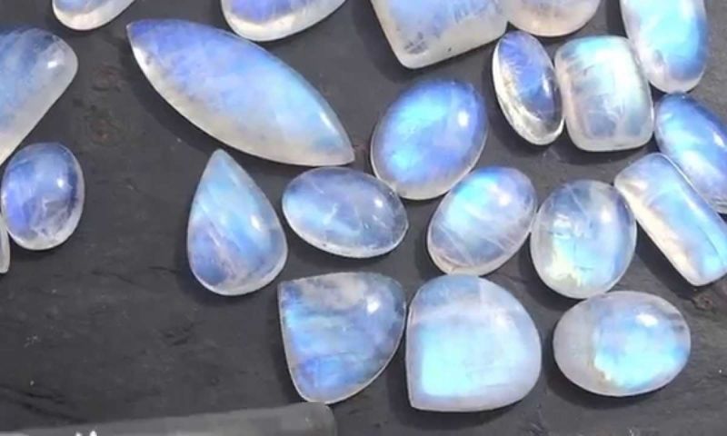 Vẻ đẹp của đá mặt trăng moonstone 