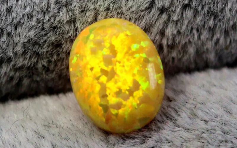 Đá Opal vàng vô cùng quý hiếm trong tự nhiên