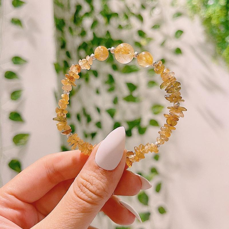 Vòng Tourmaline vàng phù hợp với người mệnh Thổ và Kim