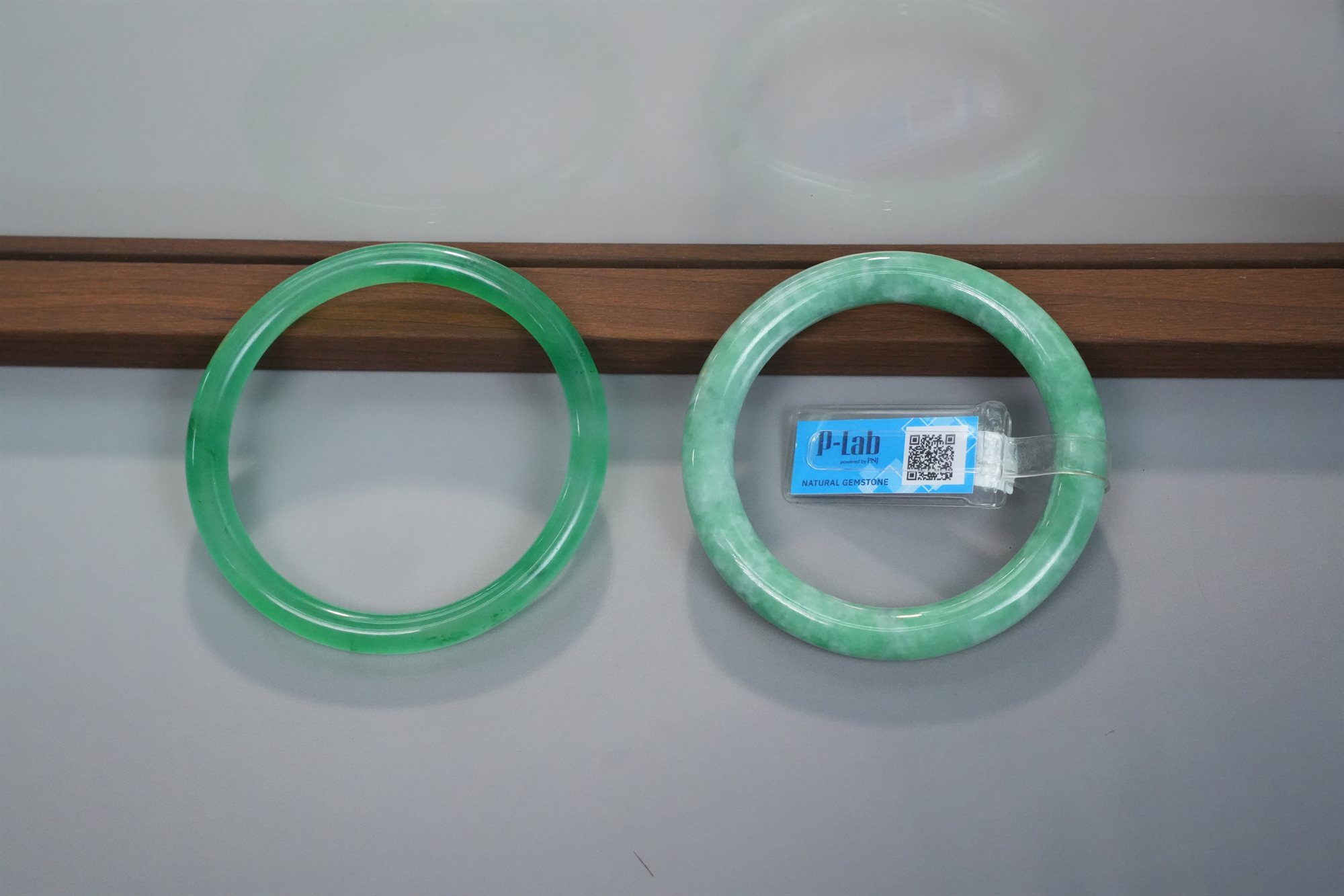 so sánh vòng cẩm thạch phổ thông và cao cấp