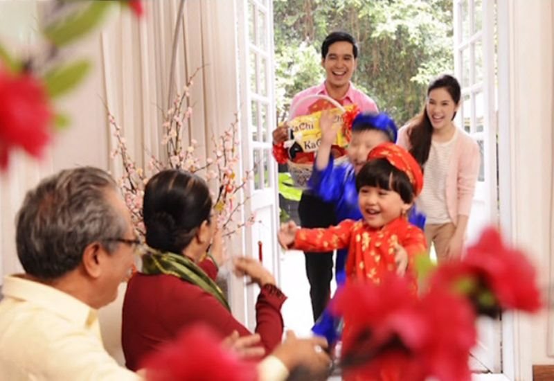 Lựa chọn tuổi người xông nhà phù hợp