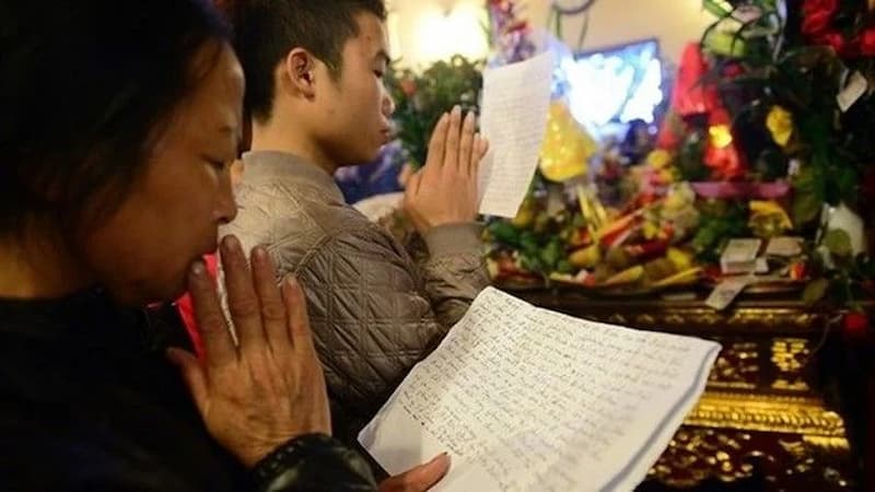 Văn khấn trong ngày tết Đoan Ngọ là một nghi thức cúng bái bắt buộc