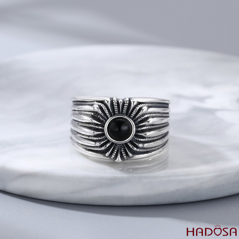 Nhẫn mặt trời đá đen