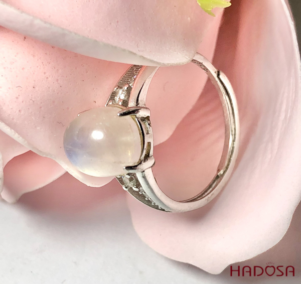 Nhẫn đá mặt trăng 8*10mm bạc 925