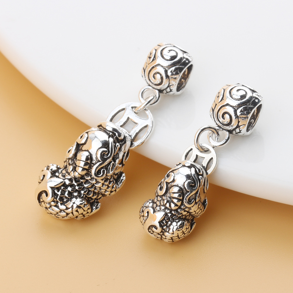 Mặt treo tỳ hưu cách xỏ 17*7mm