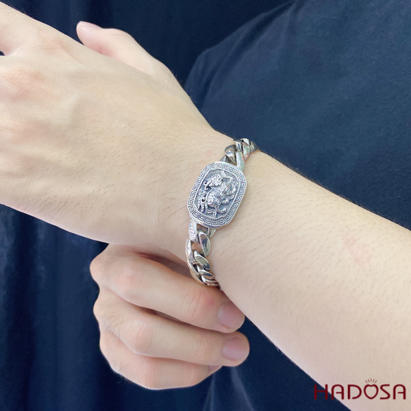 Vòng đeo tay bạc Thái