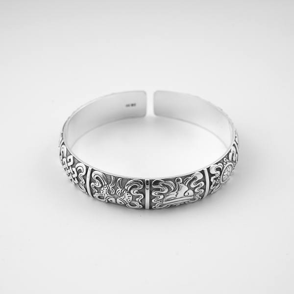 Vòng kiềng bạc Thái handmade