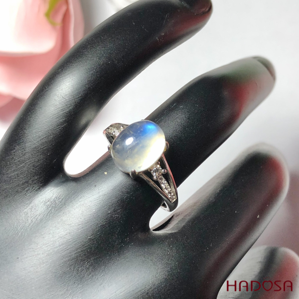 Nhẫn đá mặt trăng 8*10mm bạc 925