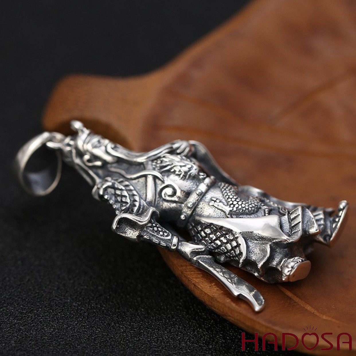 Mặt dây chuyền Quan Công bạc Thái