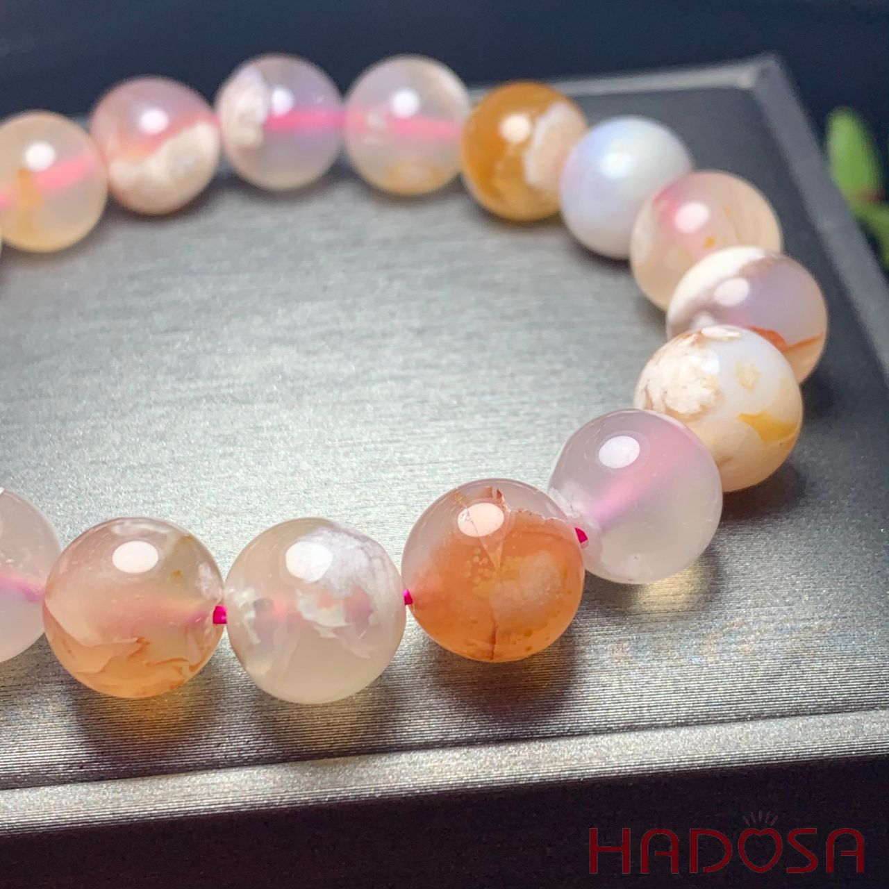 Vòng đá Mã Não Anh Đào