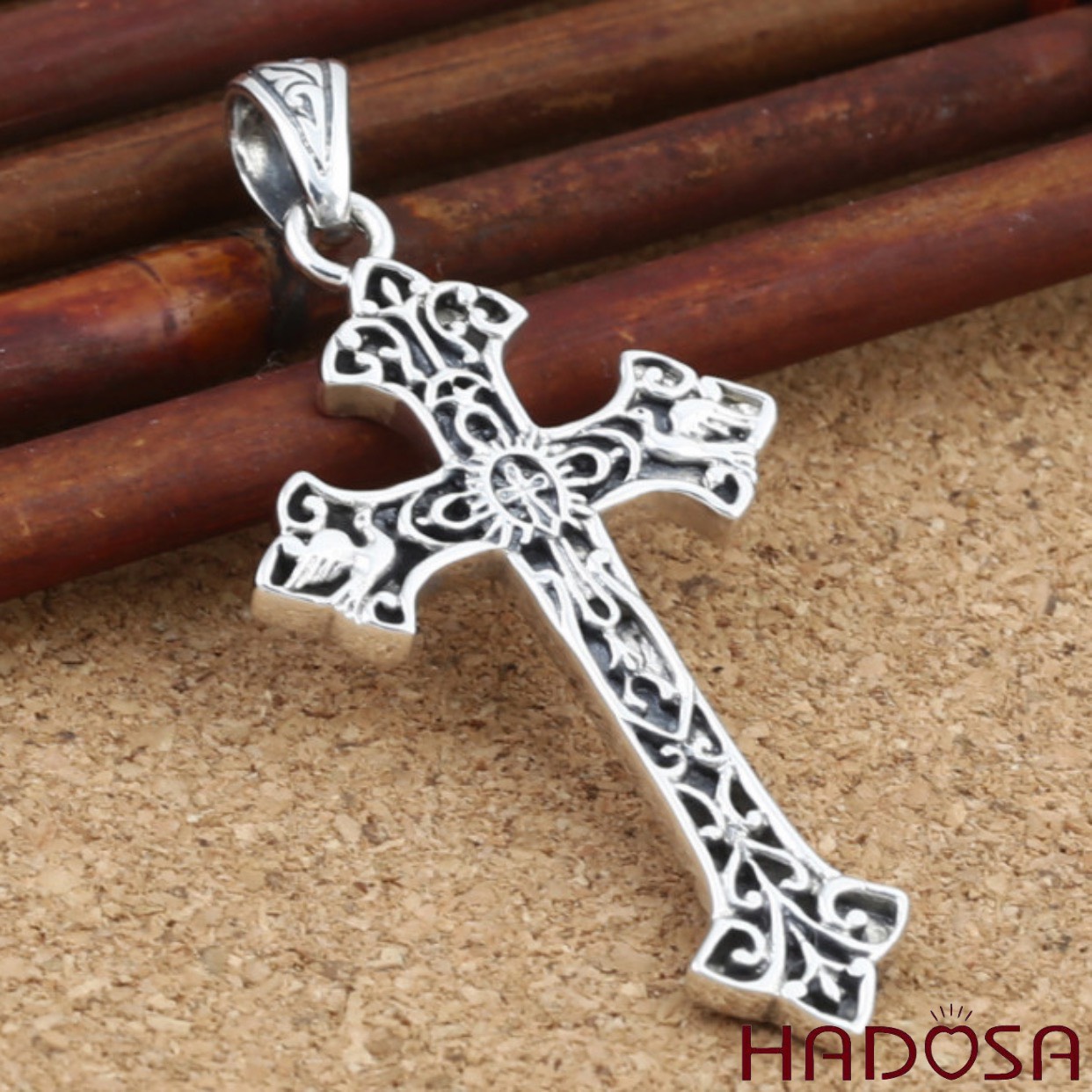 Mặt dây chuyền thánh giá bạc Thái