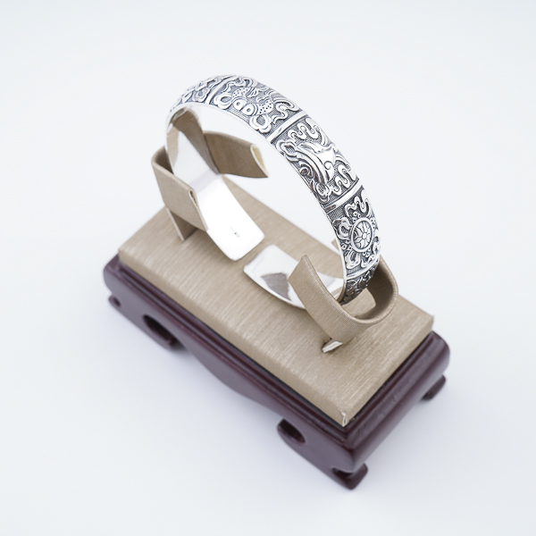 Vòng kiềng bạc Thái handmade