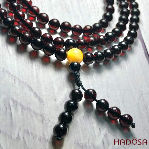 Chuỗi hổ phách 108 hạt baltic huyết đen 8mm cao cấp