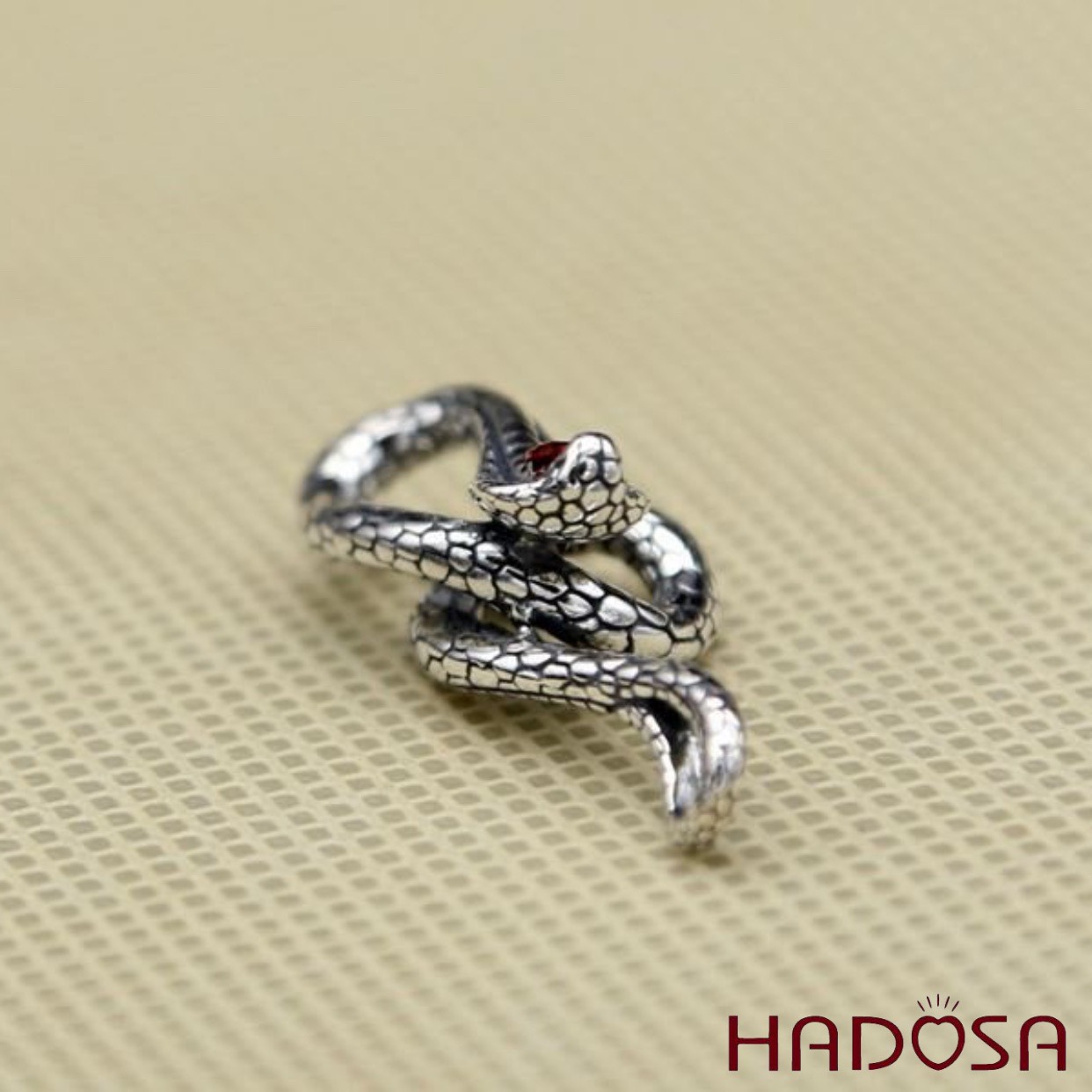 Mặt dây chuyền Rắn ngậm ngọc Bạc Thái