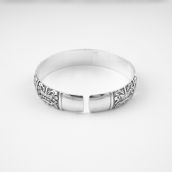 Vòng kiềng bạc Thái handmade