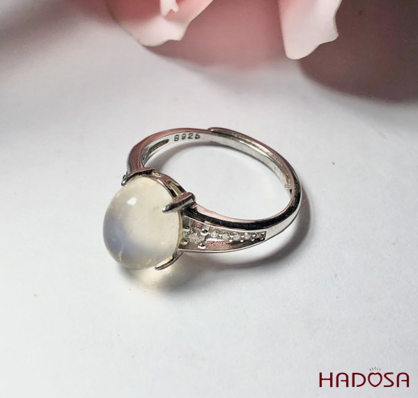 Nhẫn đá mặt trăng 8*10mm bạc 925