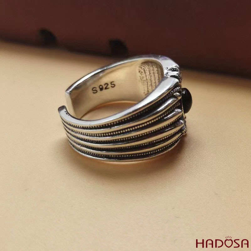 Nhẫn mặt trời đá đen