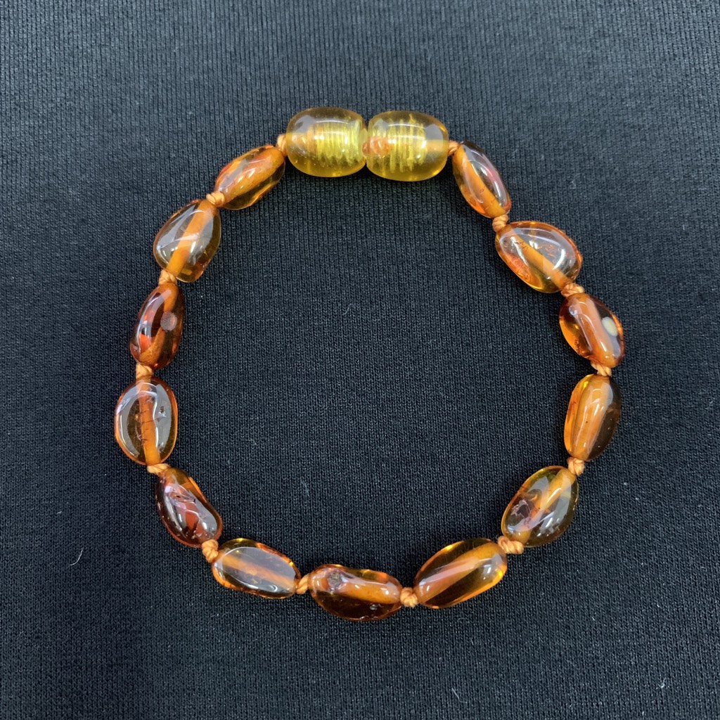 Vòng tay Hổ phách cognac vàng đậm cho em bé 14.5-15.5cm