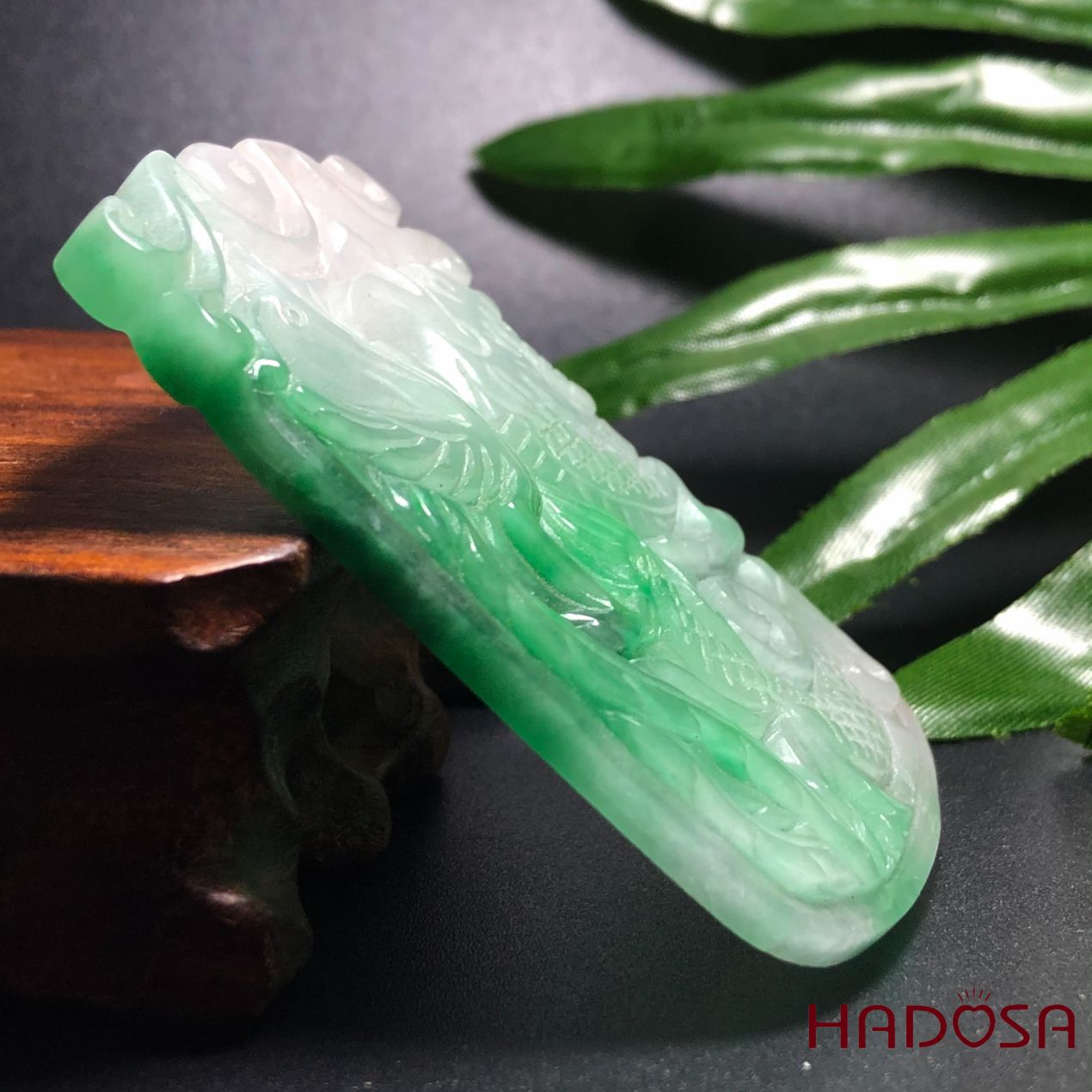 Tượng Cẩm Thạch Hình Rồng xanh lí trong 70x46mm