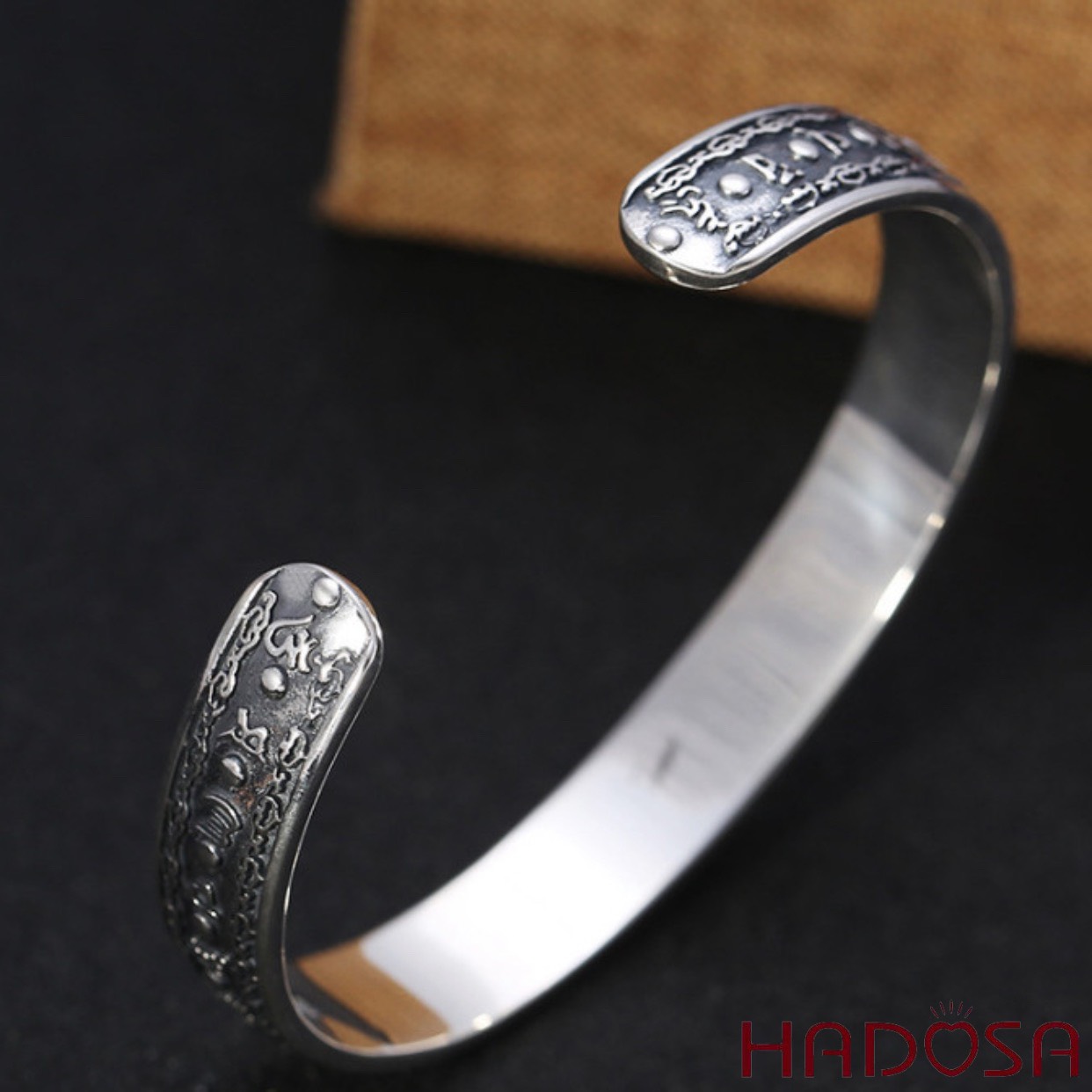 Vòng kiềng bạc đeo tay