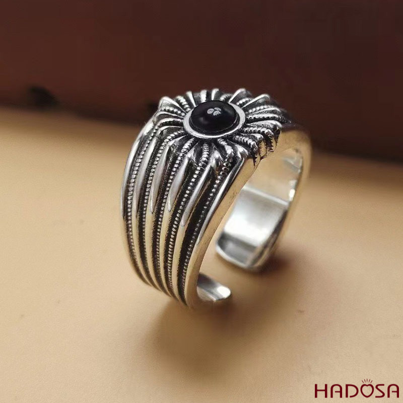 Nhẫn mặt trời đá đen