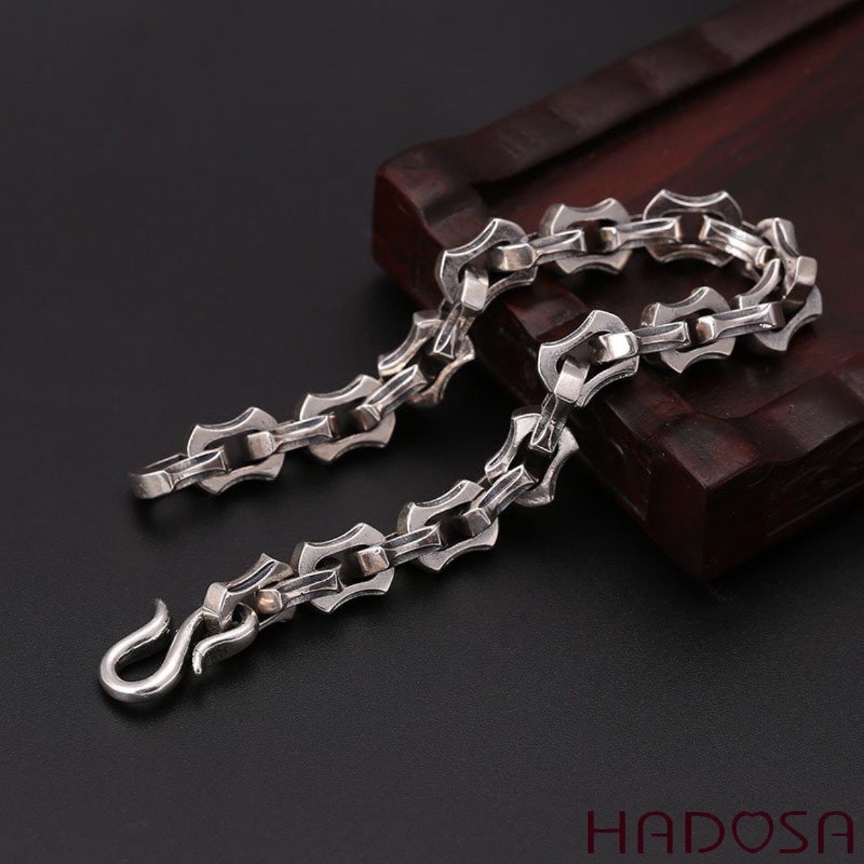 Lắc xích bạc nam