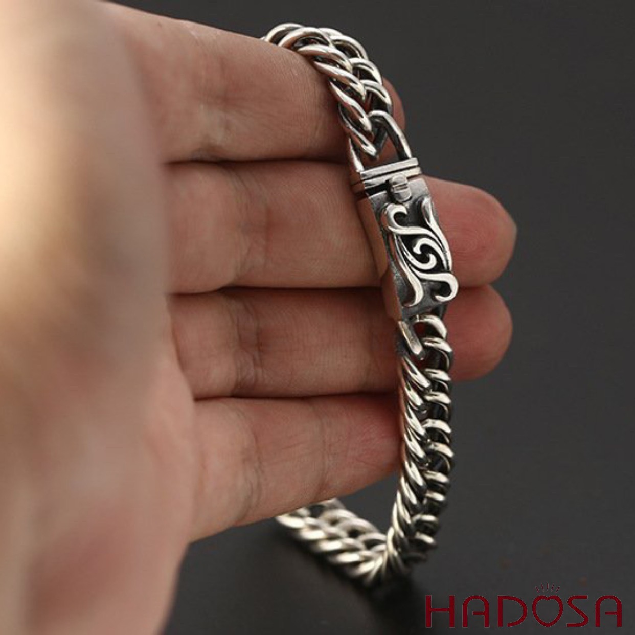 Vòng đeo tay bạc Thái