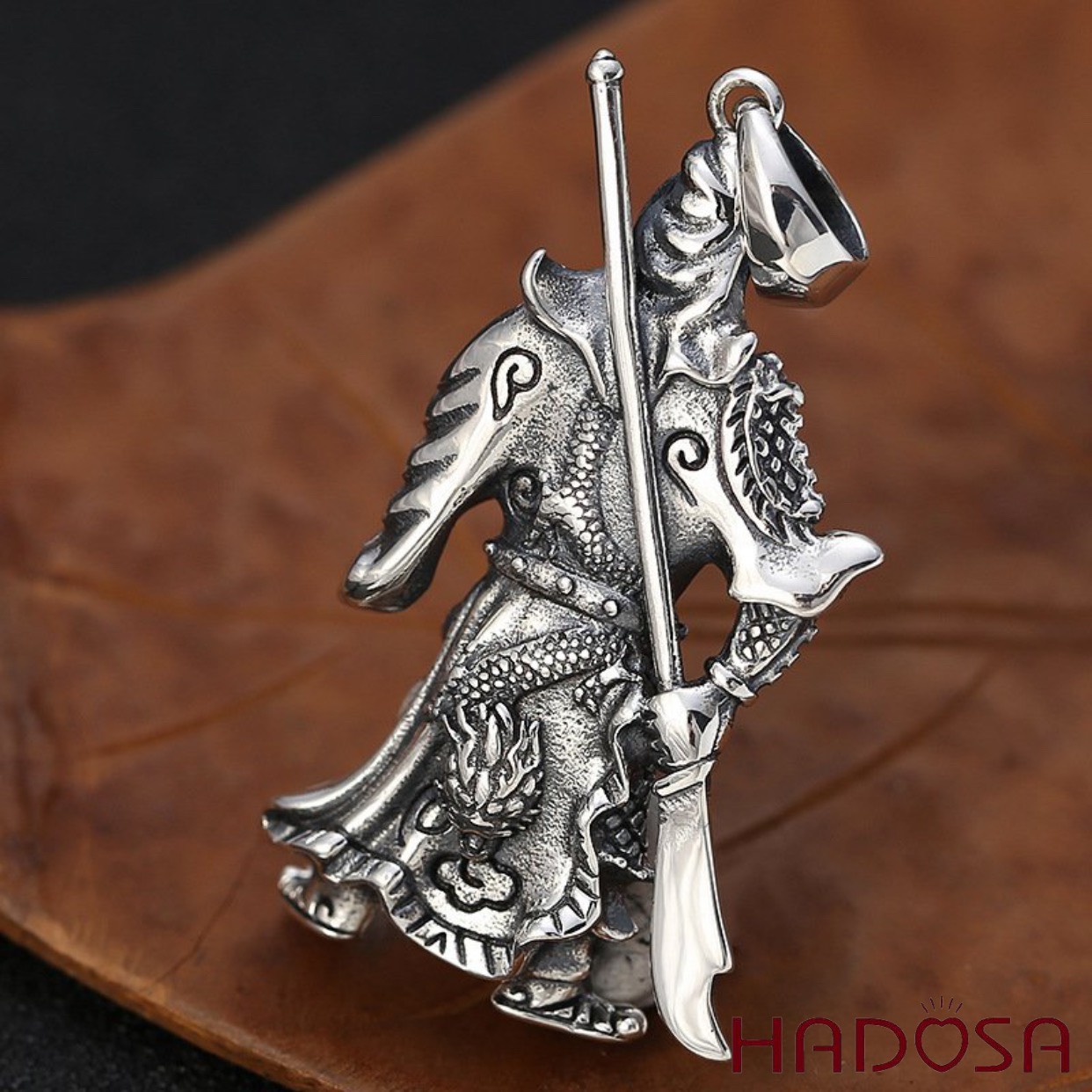 Mặt dây chuyền Quan Công bạc Thái