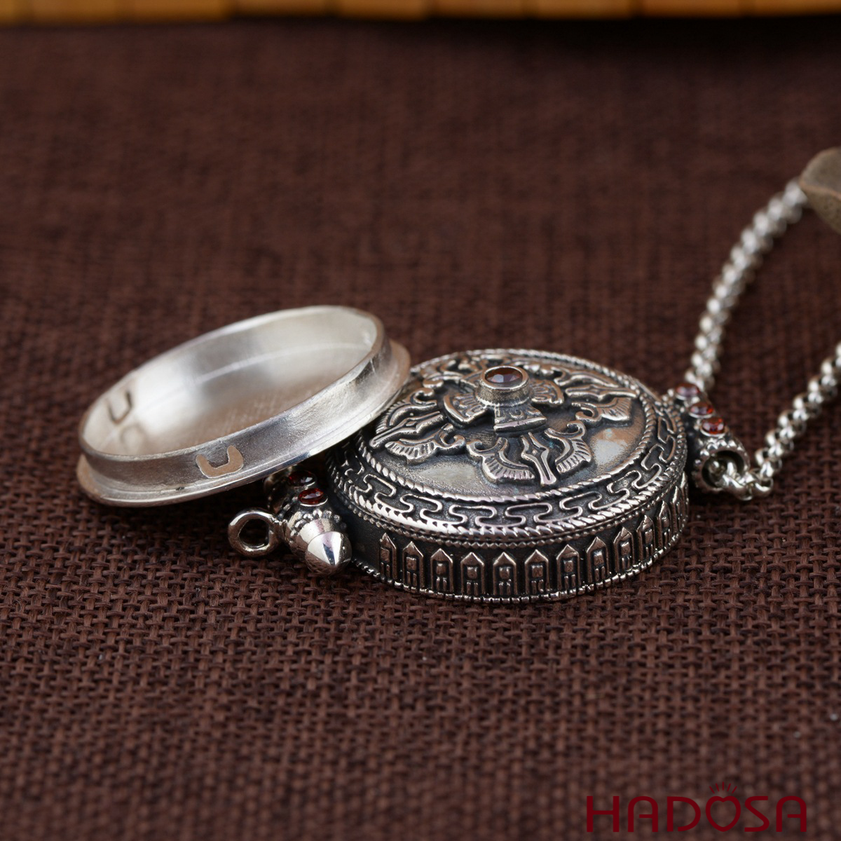 Mặt  dây chuyền bạc Thái nắp hộp