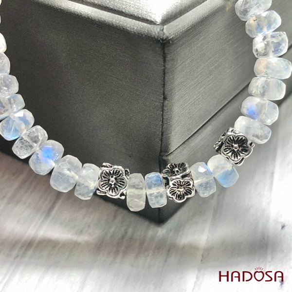 Vòng đá Mặt Trăng 6mm mix charm bạc 925