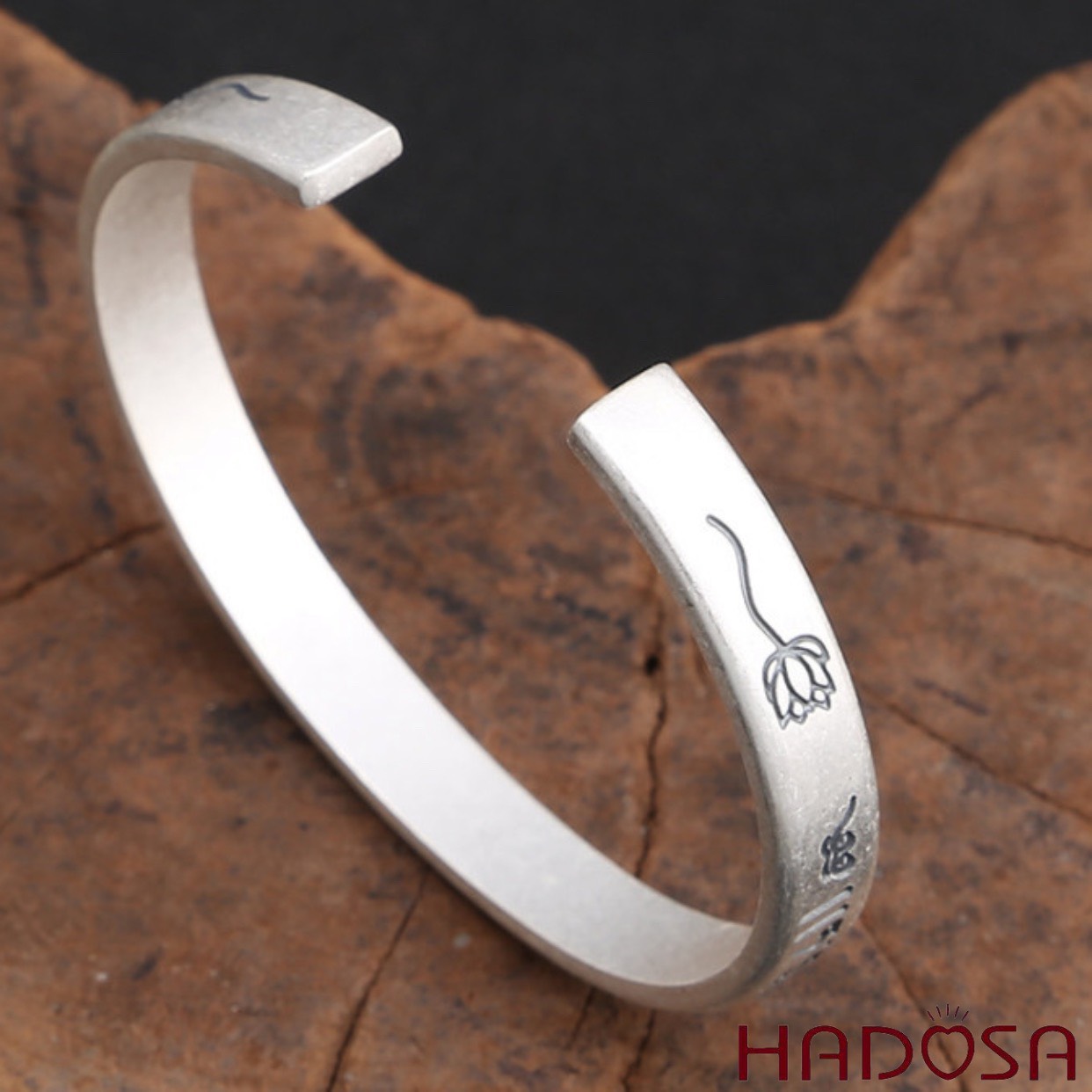 Vòng kiềng bạc đeo tay