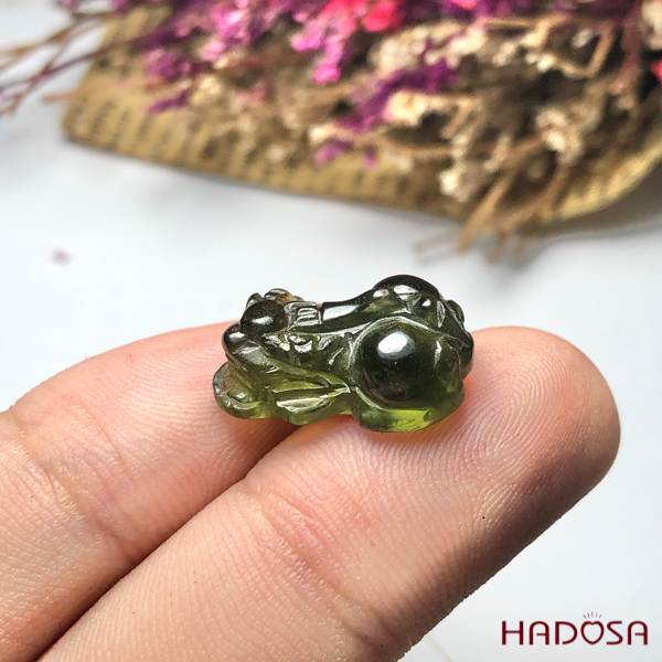 Tỳ Hưu Sapphire xanh lục cao cấp 18x11mm