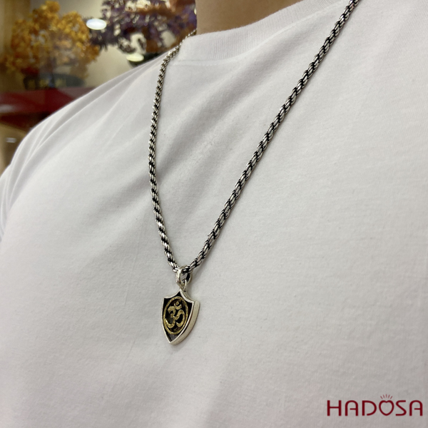 Mặt dây chuyền chữ Om bạc Thái