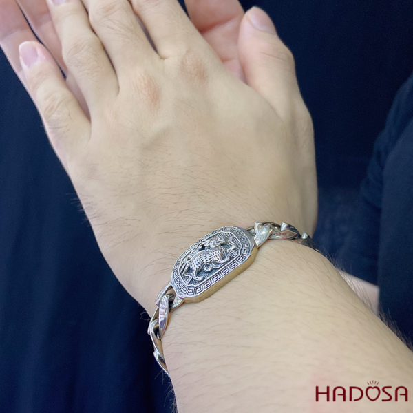 Vòng đeo tay bạc Thái