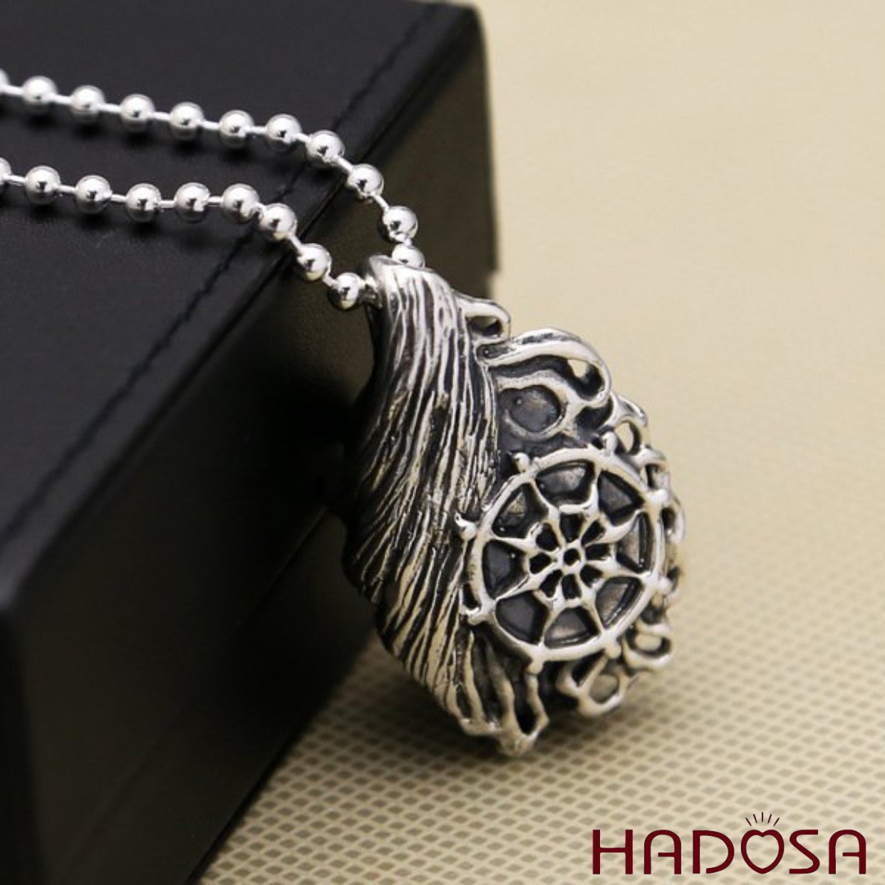 Mặt dây chuyền bạc Thái nửa Phật nửa Quỷ